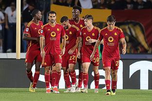 助球队晋级欧冠下一轮，纳赛尔鼓掌鞠躬向远征西班牙球迷致谢